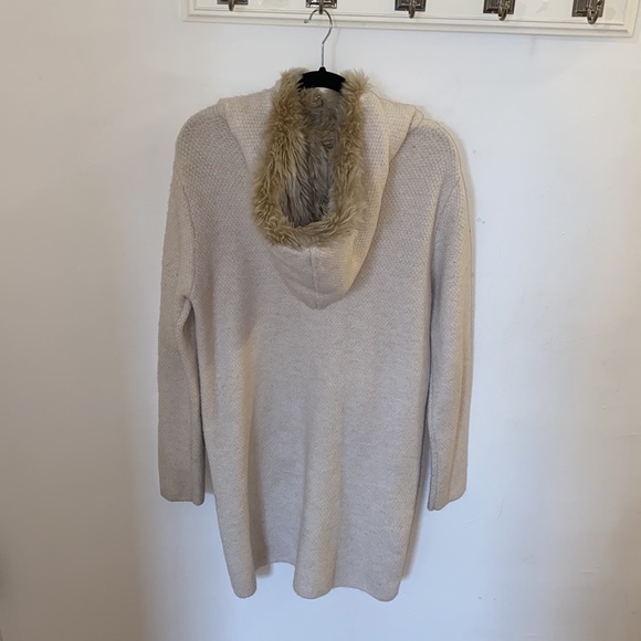 Zara Knit Zip Long Cardigan with Faux Fur Hood and Zipper closure - Picture 4 of 8